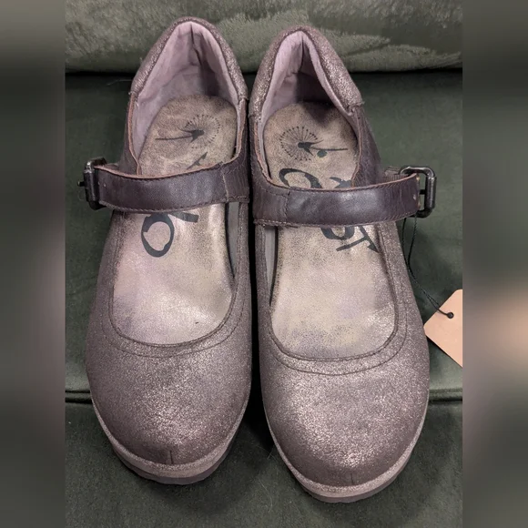 Elegant OTBT Metallic Mary Jane Wedges Size 8 - Picture 2 of 6